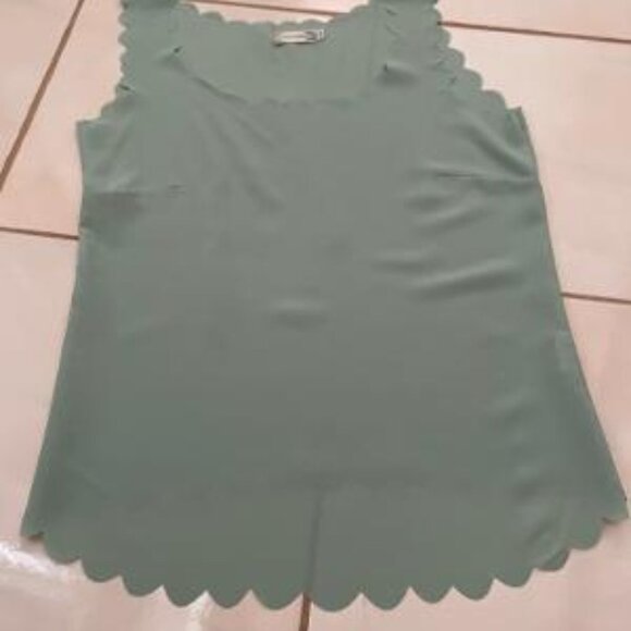 Ladies Brand Liva Girl Scalloped Green Top - Picture 1 of 3